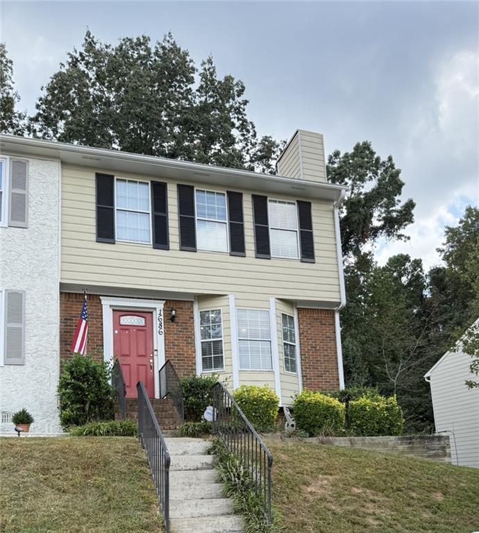LOCATION! LOCATION! This is a beautiful end-unit Town house located in a quiet community with a lake and walking trail. This desirable East Cobb location provides convenient access to interstates, shopping, and dining options. Wood floors extend throughout the fireside living room and into the sunny formal dining room, which has direct access to a large custom deck. The deck also features a storage shed equipped with power and lights.
The laundry room is conveniently situated on the main level and includes extra storage space. The washer and dryer will remain with the property. The powder room is located on the main floor. The master bedroom suite includes a private bathroom and a walk-in closet.
Additionally, there are two spacious secondary bedrooms.