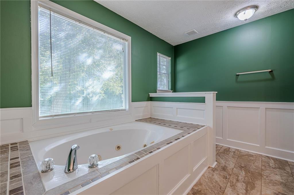 2492 Bermuda Drive, Loganville, Georgia image 36