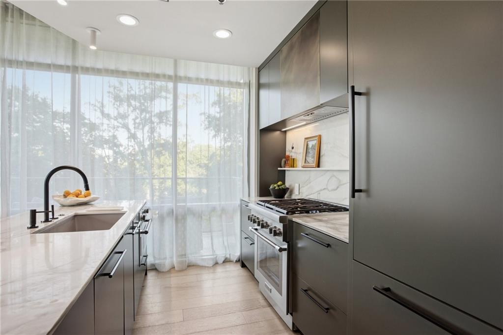 905 Juniper Street NE 516