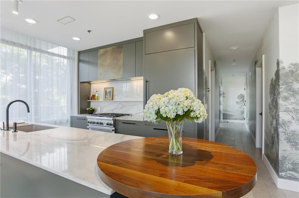 905 Juniper Street NE 516