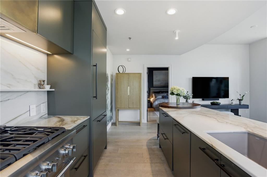 905 Juniper Street NE 516