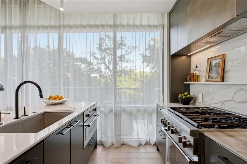 905 Juniper Street NE 516