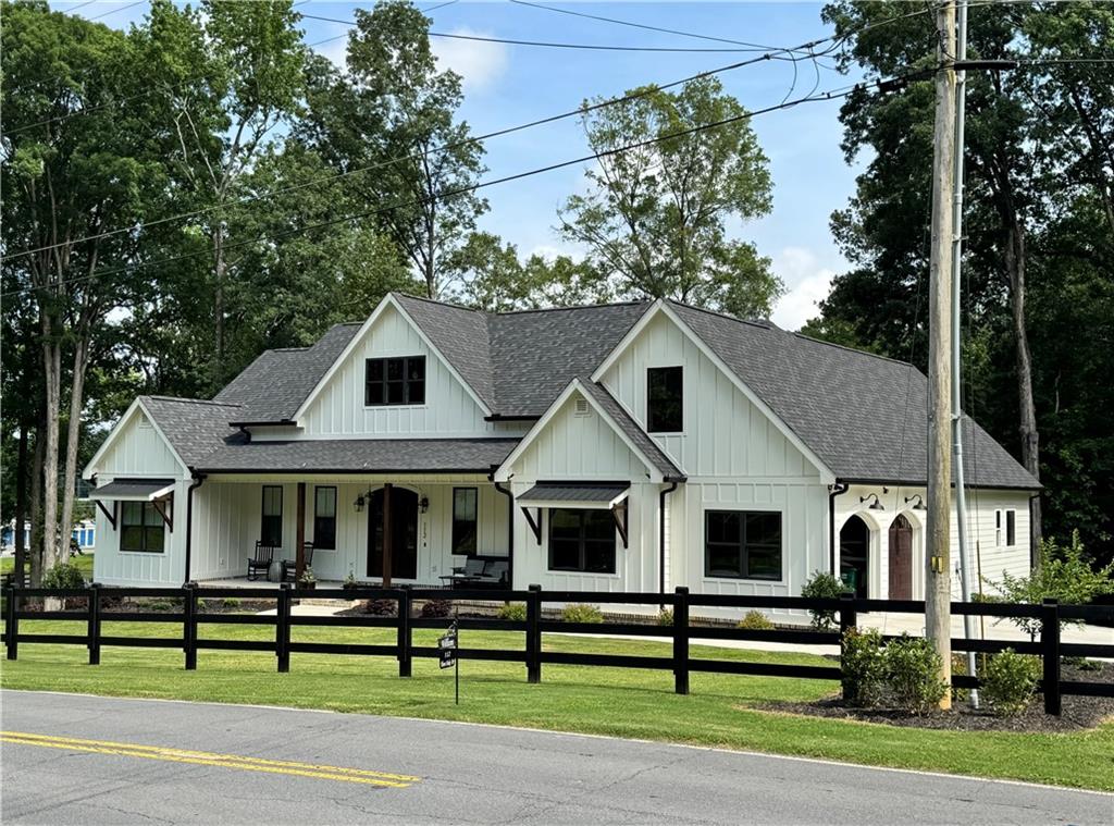 112 Three Oaks Drive SE
