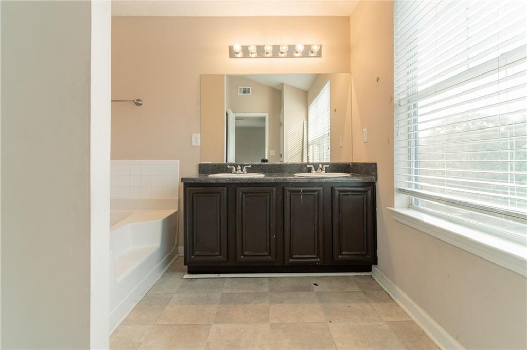 171 Stillwood Drive, Newnan, Georgia image 18