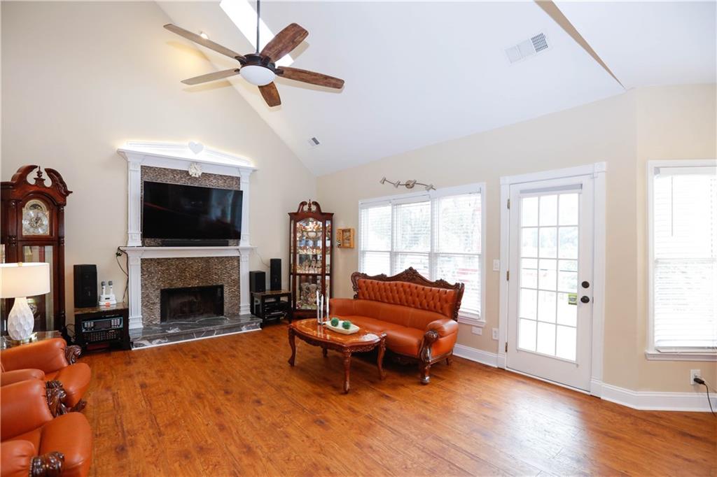 4000 Longlake Drive
