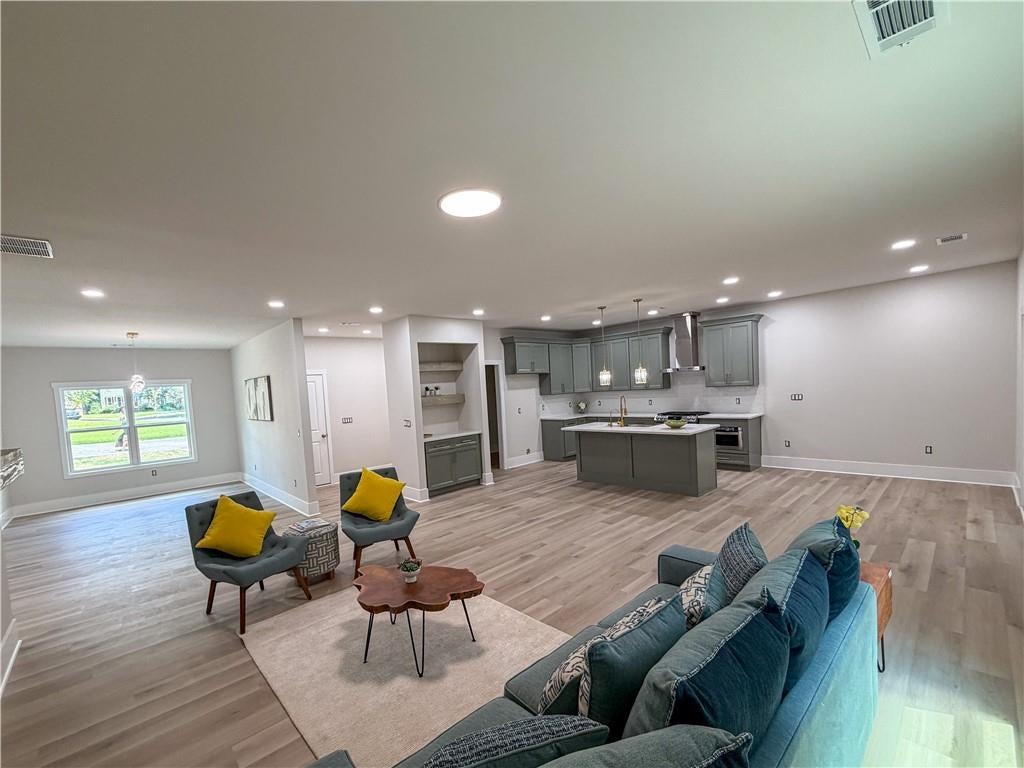 6104 Wandering Way