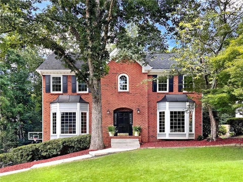 Homes For Sale - 340 S Satinwood Place<br/> Roswell, GA 30076
