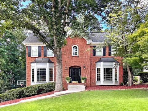 Homes For Sale - 340 S Satinwood Place<br/> Roswell, GA 30076