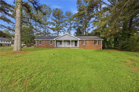 Homes For Sale - 2409 Three Bars Drive<br/> Snellville, GA 30078