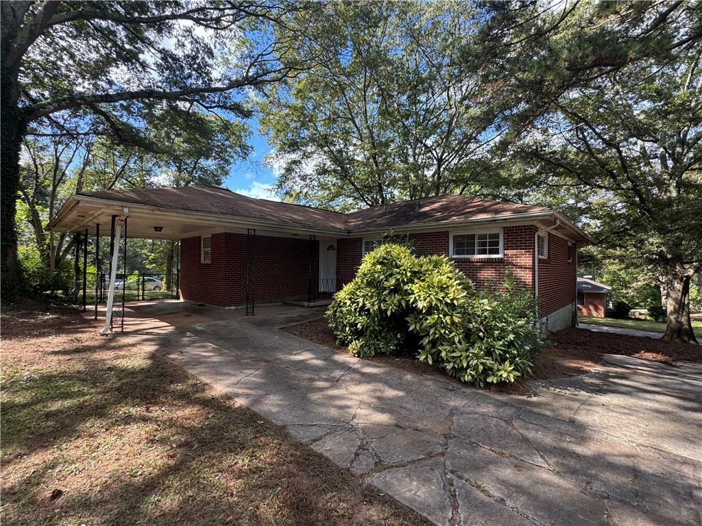 NEAR EAST LAKE COUNTRY CLUB THIS 4 SIDES BRICK RANCH HOME ON A CORNER LOT FEATURES THREE BEDROOMS AND ONE BATH WITH AN UPDATED KITCHEN AND CAR PORT. HOME IS ON A LARGE FENCED LOT YARD. SOLD AS IS NO SELLERS DISCLOSURES. .