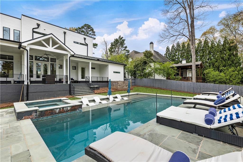 1546 Windsor Parkway NE