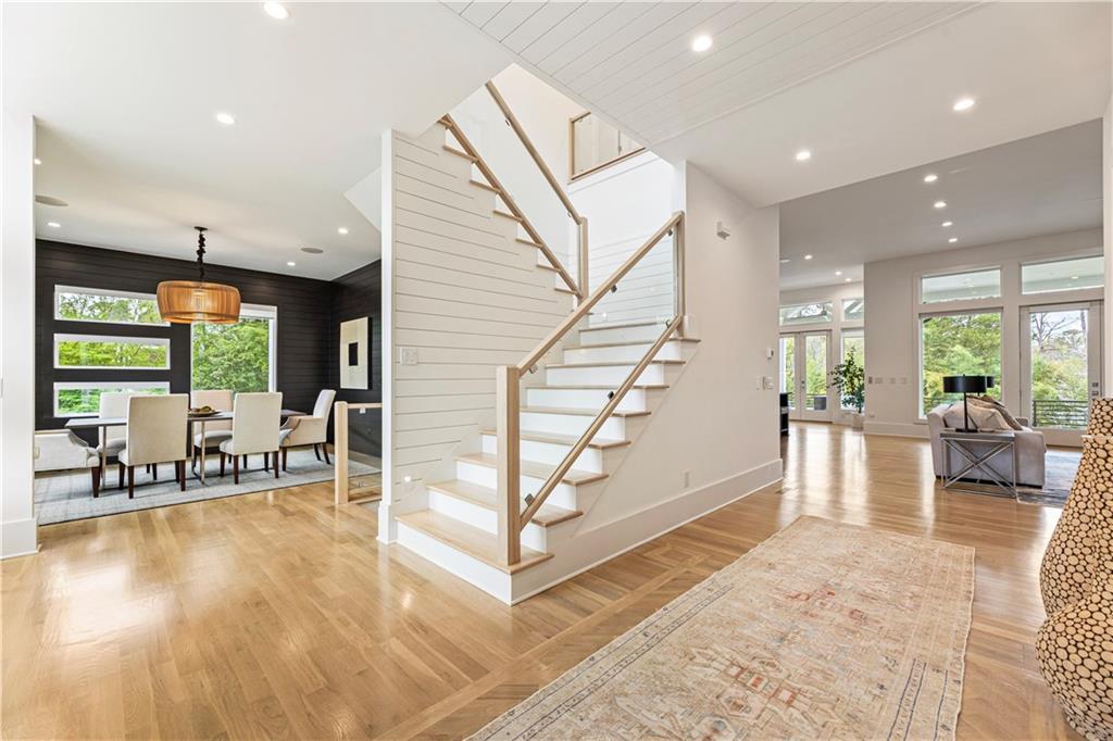 1546 Windsor Parkway NE