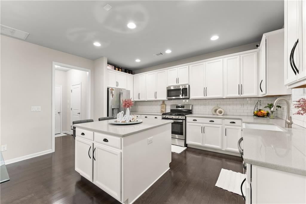 2228 Lakeview Bend Way