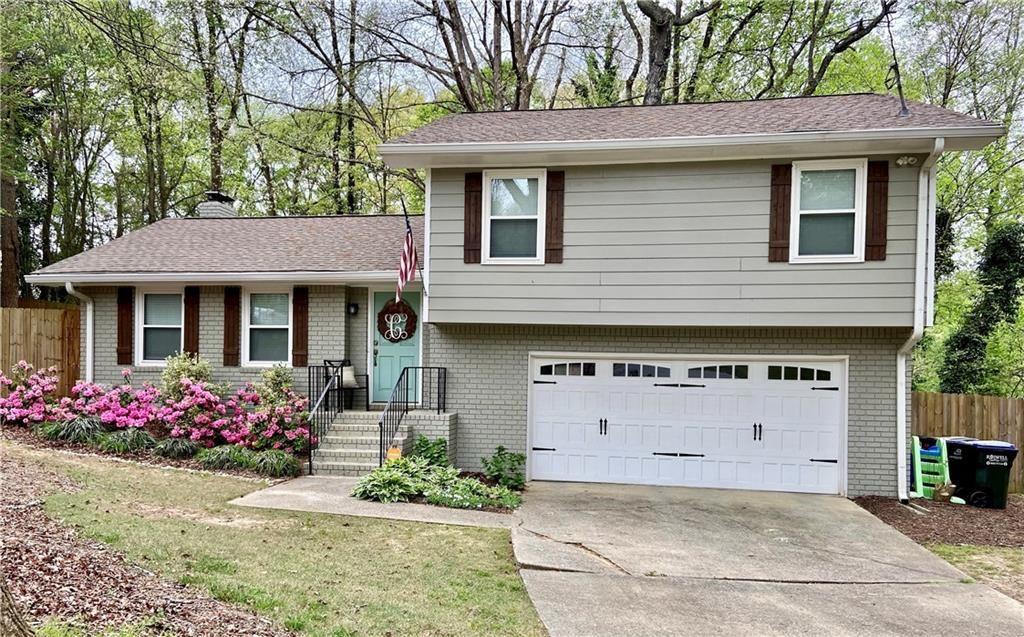 Welcome to 270 Mansell Circle, a delightful 3-bedroom, 2-bathroom home with a two-car garage located on a quiet cul-de-sac with NO HOA.
Step inside to find a comfortable floor plan with engineered hardwoods throughout main floor. The living spaces have an easy flow, creating a warm and inviting atmosphere with a wood burning fireplace. The kitchen has stone countertops and 2024 dishwasher and 2024 built-in microwave. The spacious primary bedroom has a walk-in closet, ensuite bathroom and recessed lighting creating the perfect oasis. There are two secondary bedrooms and a full guest bathroom that provide flexibility for families, roommates, or guests.
Water Heater is brand new, roof is only 6 yrs old, gutter guards were installed 2 yrs ago and windows are newer.
Located just moments from historic Downtown Roswell, this property offers unbeatable access to award-winning restaurants, boutique shops, vibrant nightlife, and the Chattahoochee River trails.
Whether you’re searching for a primary residence or a turnkey investment opportunity, this home checks all the boxes. With its prime location, strong rental potential, and classic appeal, it’s a rare find in one of Roswell’s most desirable areas.
Don’t miss your chance to own this Roswell treasure—schedule a showing today!
*Pictures are from when previous occupants lived there. Home is now vacant and not staged.
