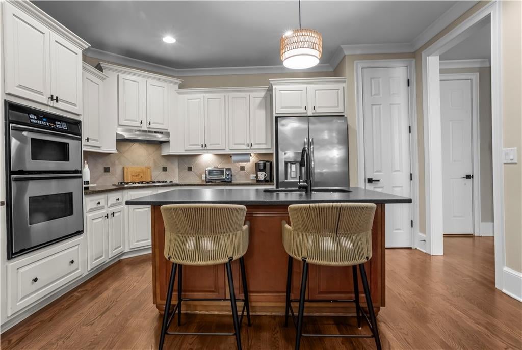 2424 Loxford Lane