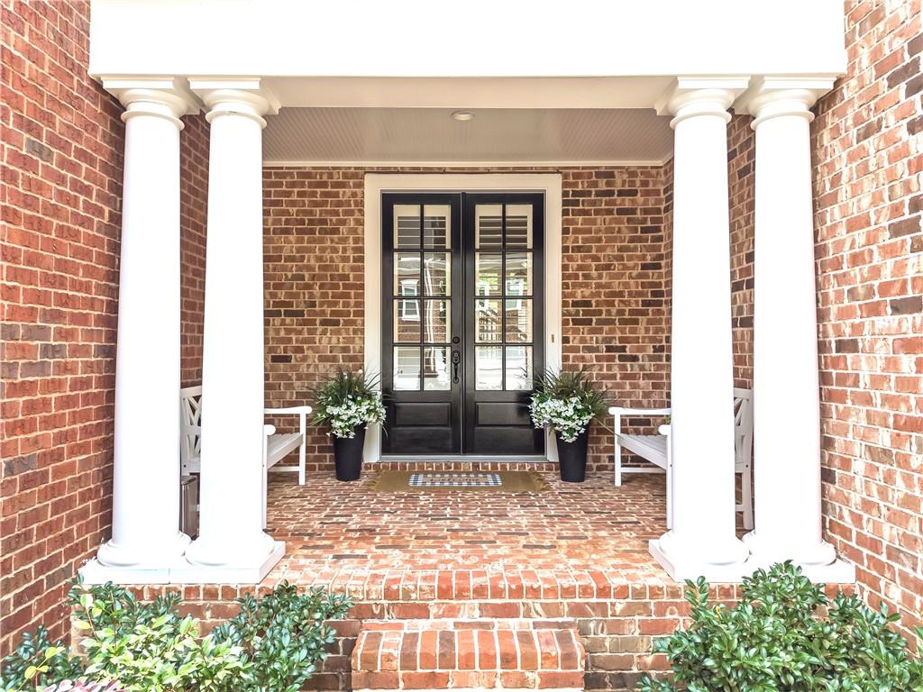 2424 Loxford Lane