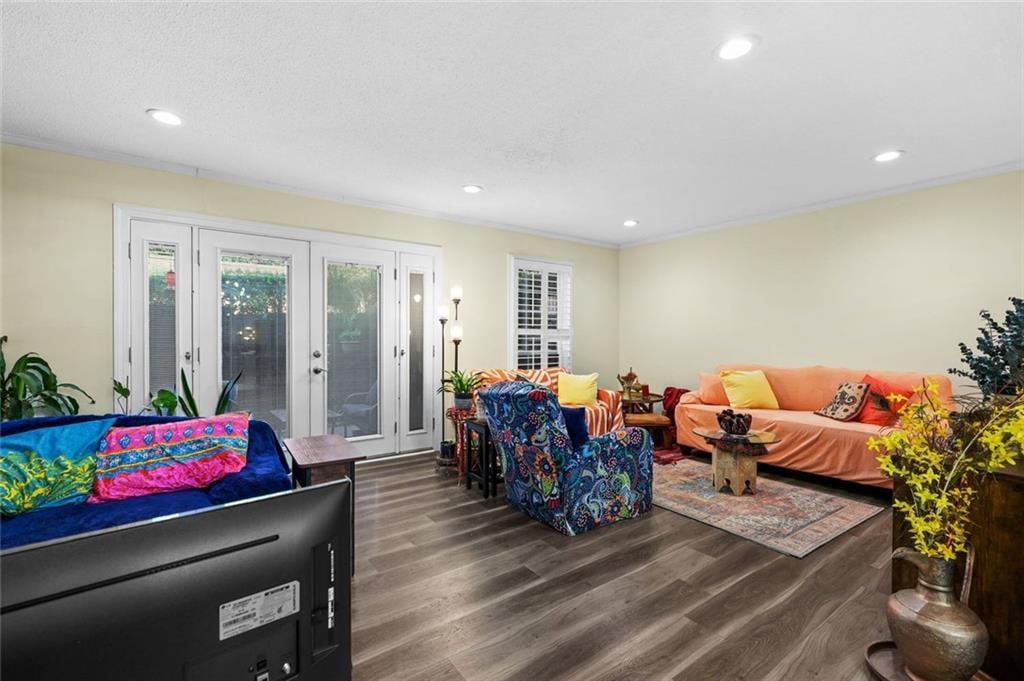 6851 Roswell Road F3