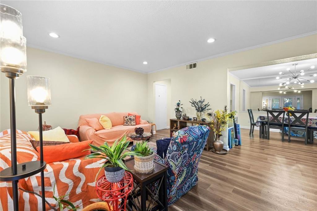 6851 Roswell Road F3