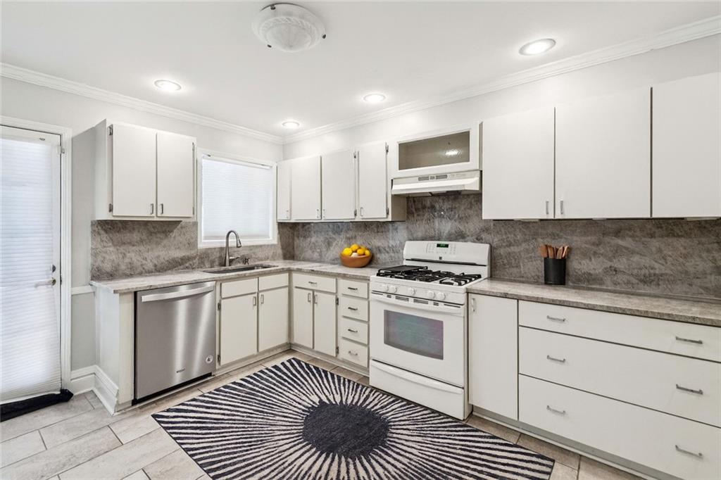 Round Hill Condominiums - Residential