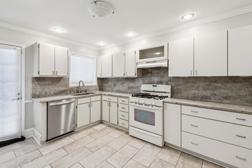 Round Hill Condominiums - Residential