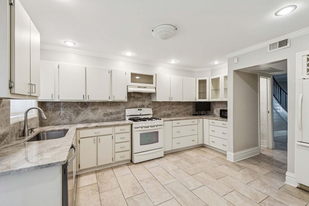Round Hill Condominiums - Residential