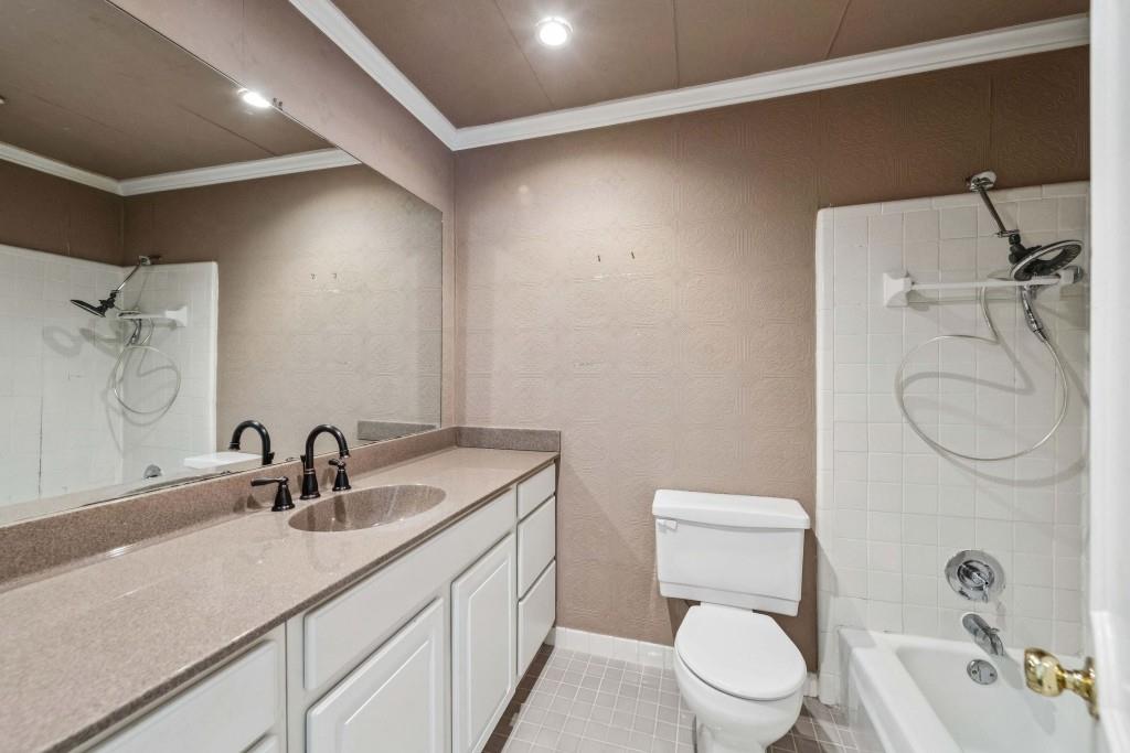 Round Hill Condominiums - Residential
