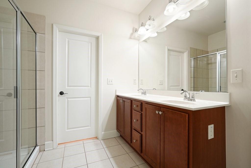 Oaks Powers Ferry The T/H - Residential