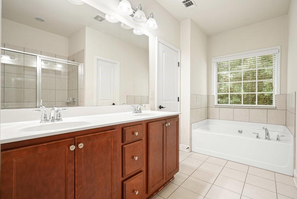 Oaks Powers Ferry The T/H - Residential