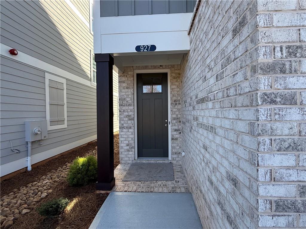 927 Crestmanor Drive