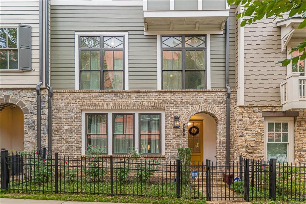 976 Memorial Walk SE