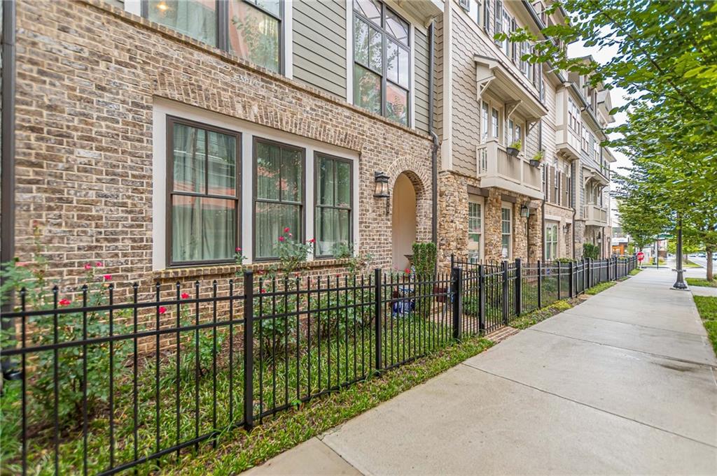 976 Memorial Walk SE