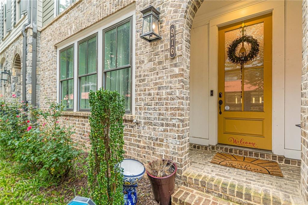 976 Memorial Walk SE