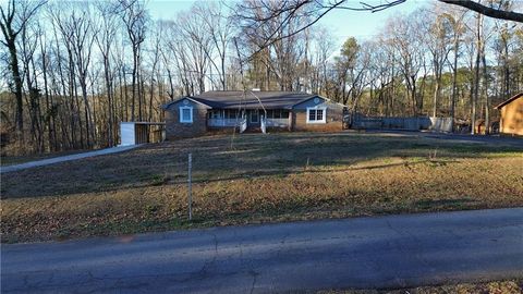 Homes For Sale - 1558 Pine Circle<br/> Lawrenceville, GA 30044