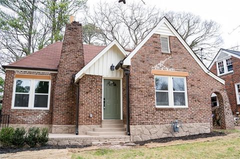 1395 Winburn Drive East Point GA 30344