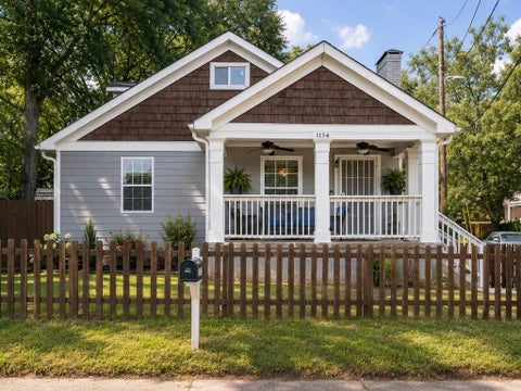 Homes For Sale - 1154 Oakland Lane<br/> Atlanta, GA 30310