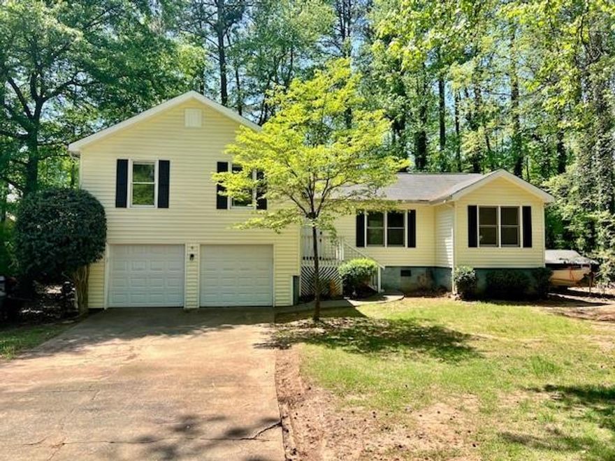 Seize the opportunity to own in this cul-de-sac, situated in the heart of East Cobb! The foyer is open to the vaulted spacious family room, complete with a brick fireplace. The kitchen is situated just off the family room and boasts updated white cabinetry and granite countertops. The upper level features an oversized master suite with an updated en-suite bathroom, two additional spacious bedrooms, and full bathroom. The laundry and bonus room are situated on the garage level, allowing for additional storage or a potential 4th bedroom. All of this is nestled on a quiet street, close to every East Cobb has to offer, including award winning schools!
Pictures coming soon!