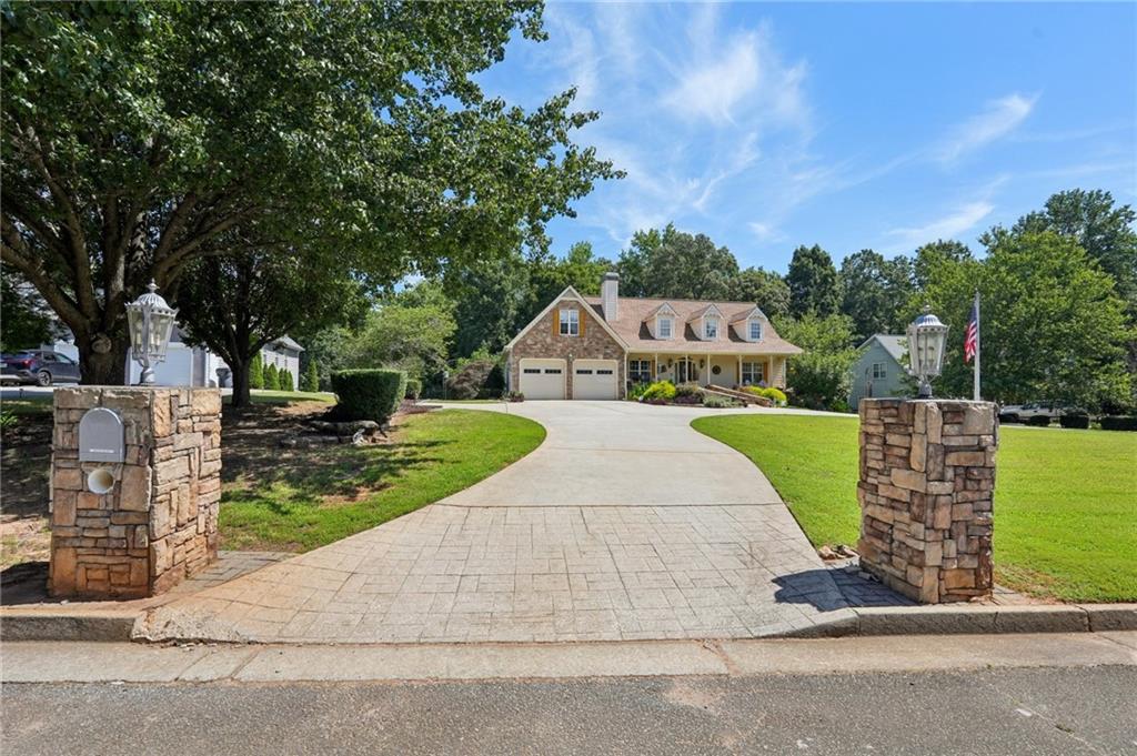 5492 Twin Oak Drive