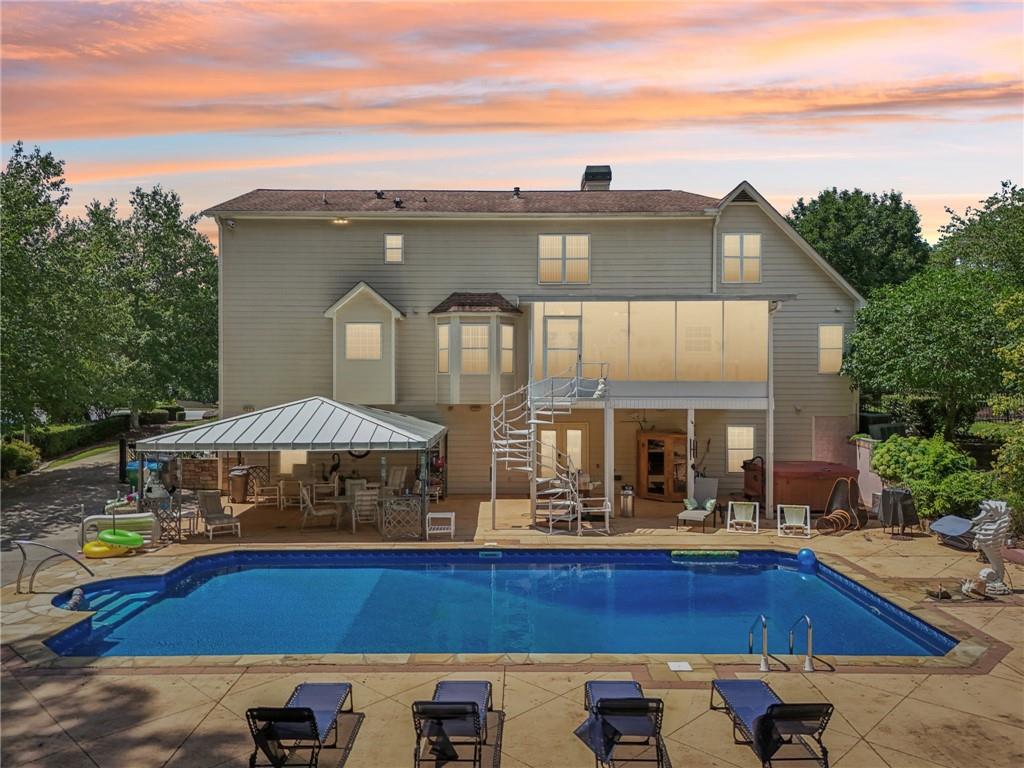 5492 Twin Oak Drive