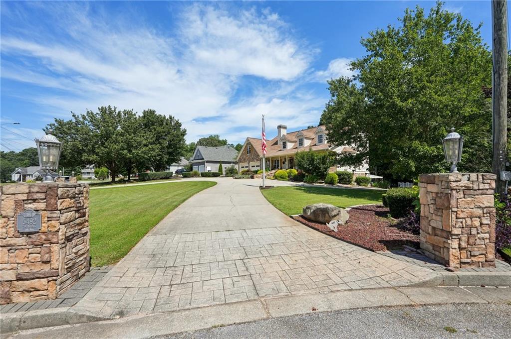5492 Twin Oak Drive