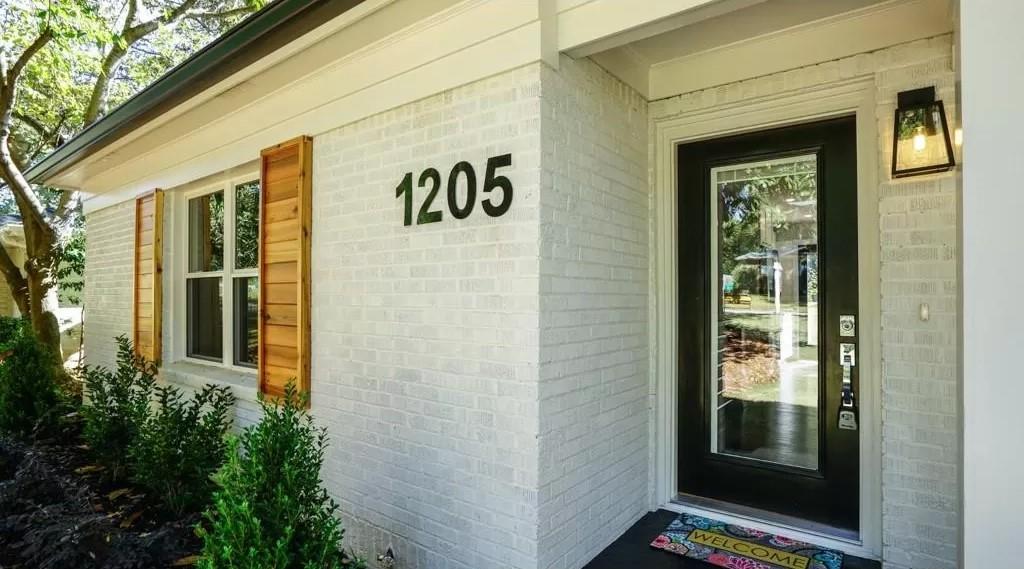 1205 Greenleaf Road SE