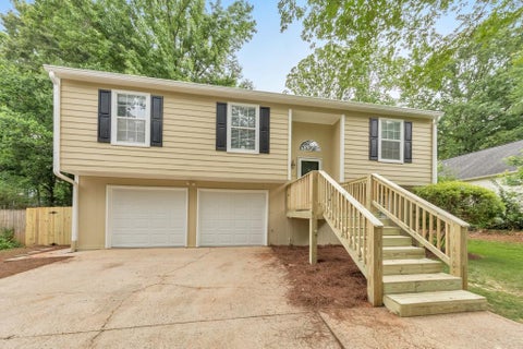 Homes For Sale - 1818 Crescent Hill Drive<br/> Acworth, GA 30102
