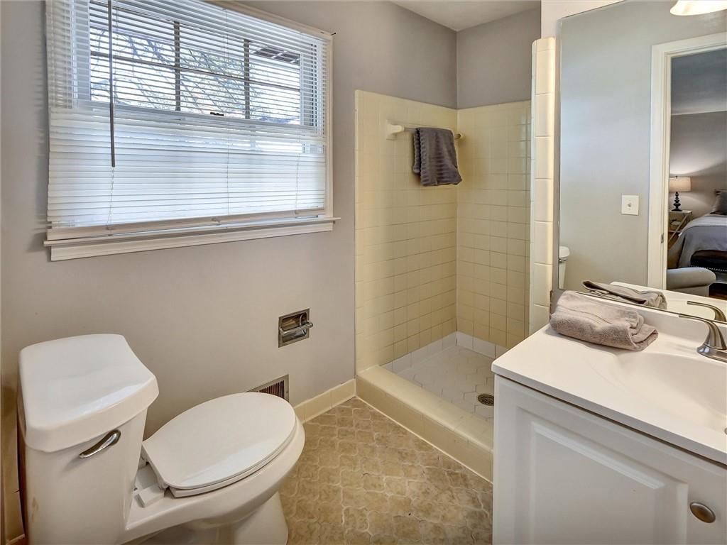 5470 Chanterella Court, Lilburn, Georgia image 41