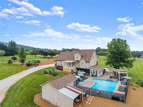 8958 Bill Savage Road Lula GA 30554