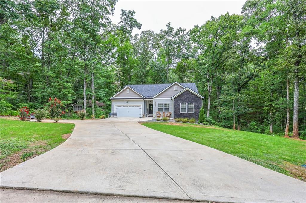 2033 Lakeview Parkway