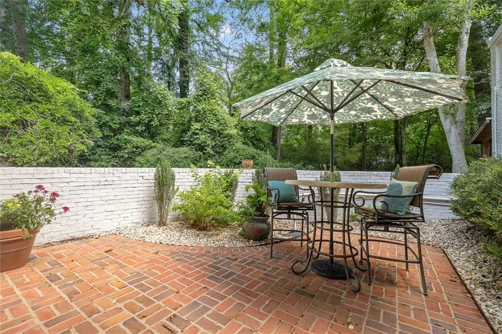 Atlanta, Georgia 30305, United States, 4 Bedrooms Bedrooms, ,5 BathroomsBathrooms,Residential,Active,168847