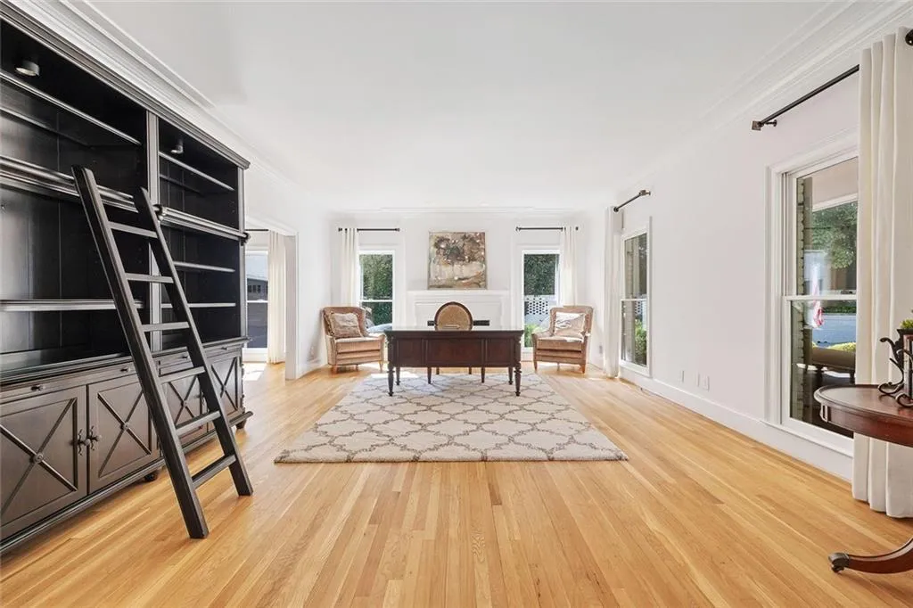 Atlanta, Georgia 30305, United States, 4 Bedrooms Bedrooms, ,5 BathroomsBathrooms,Residential,Active,168847