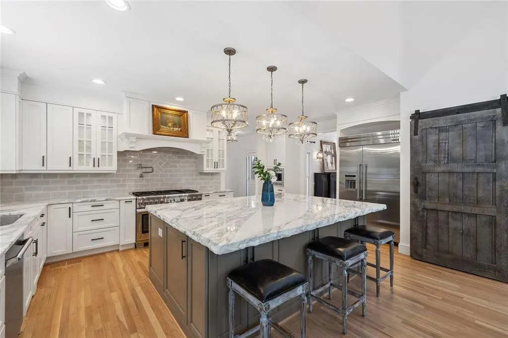 Atlanta, Georgia 30305, United States, 4 Bedrooms Bedrooms, ,5 BathroomsBathrooms,Residential,Active,168847