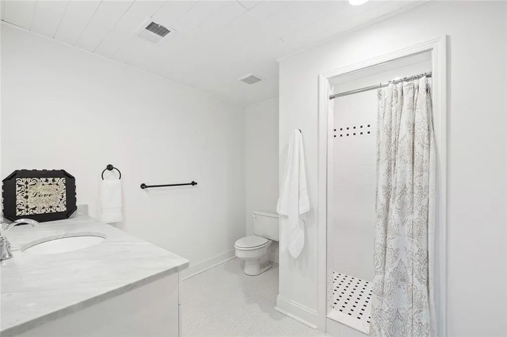 Atlanta, Georgia 30305, United States, 4 Bedrooms Bedrooms, ,5 BathroomsBathrooms,Residential,Active,168847