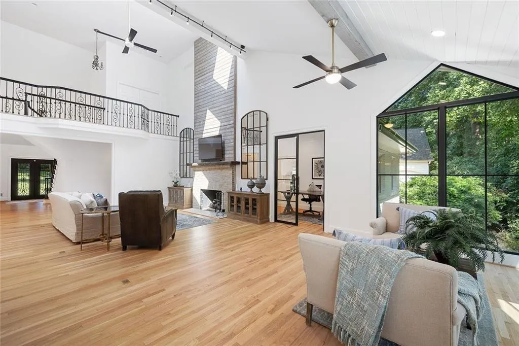 Atlanta, Georgia 30305, United States, 4 Bedrooms Bedrooms, ,5 BathroomsBathrooms,Residential,Active,168847