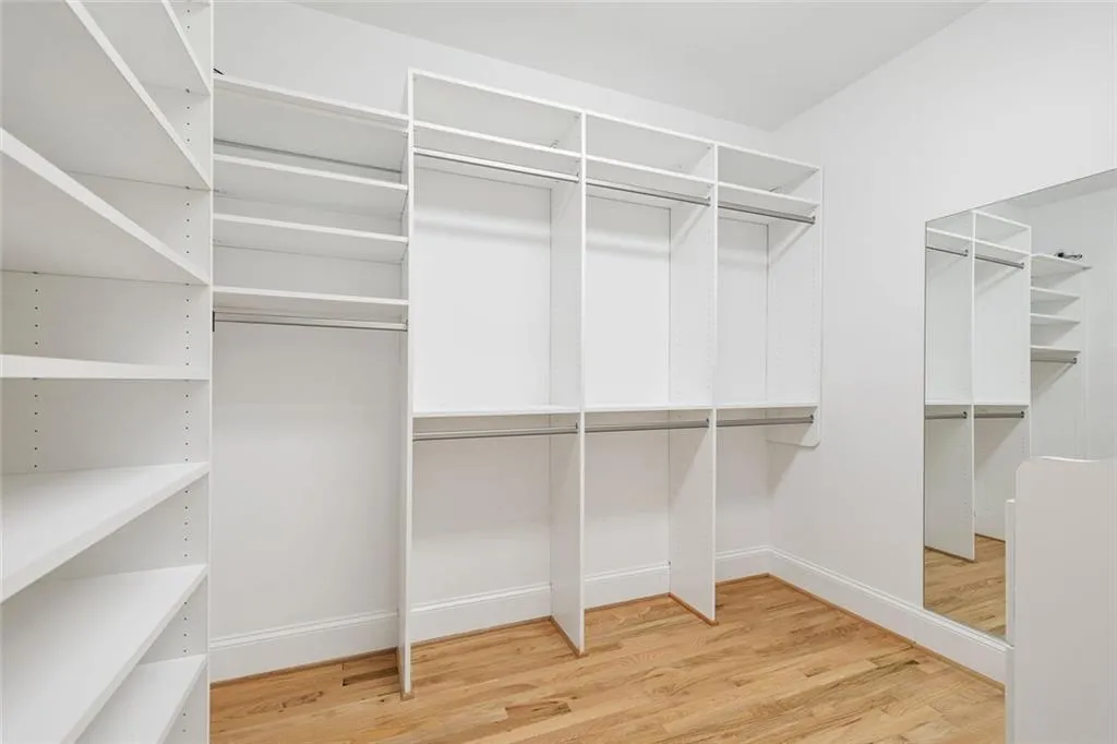 Atlanta, Georgia 30305, United States, 4 Bedrooms Bedrooms, ,5 BathroomsBathrooms,Residential,Active,168847